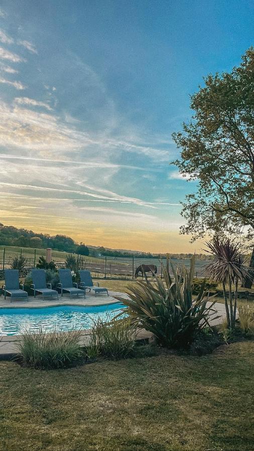 Bed and Breakfast Domaine Des Pierres Trouvees Saint-Vincent  Exterior foto