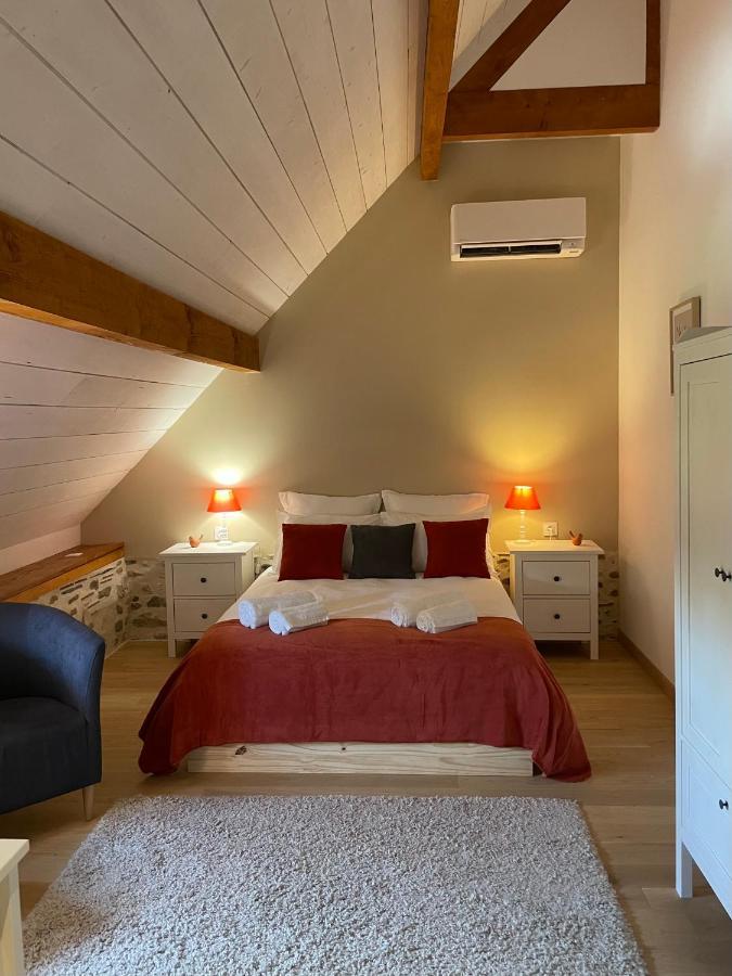Bed and Breakfast Domaine Des Pierres Trouvees Saint-Vincent  Exterior foto